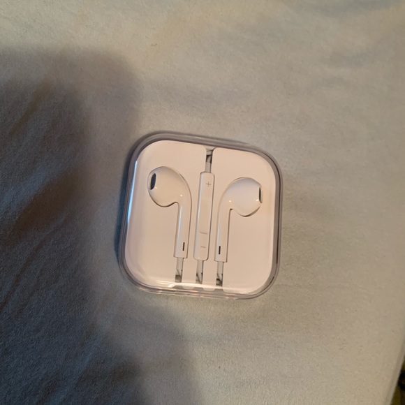 Apple Headphones! - Picture 1 of 3